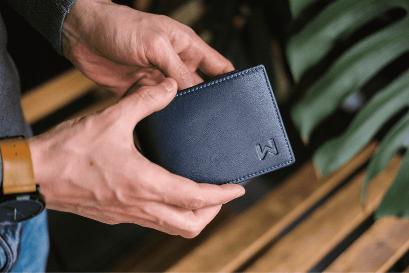 Walli smart wallet buzzes your phone if you leave it or your cards